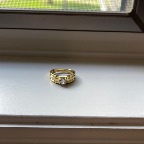 Jewelry - Adjustable Gold Ring NEW